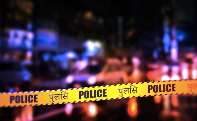 दिल्ली के भलस्वा में डबल मर्डर से सनसनी, एक युवक को गोली मारी, दूसरे को चाकू से गोदा