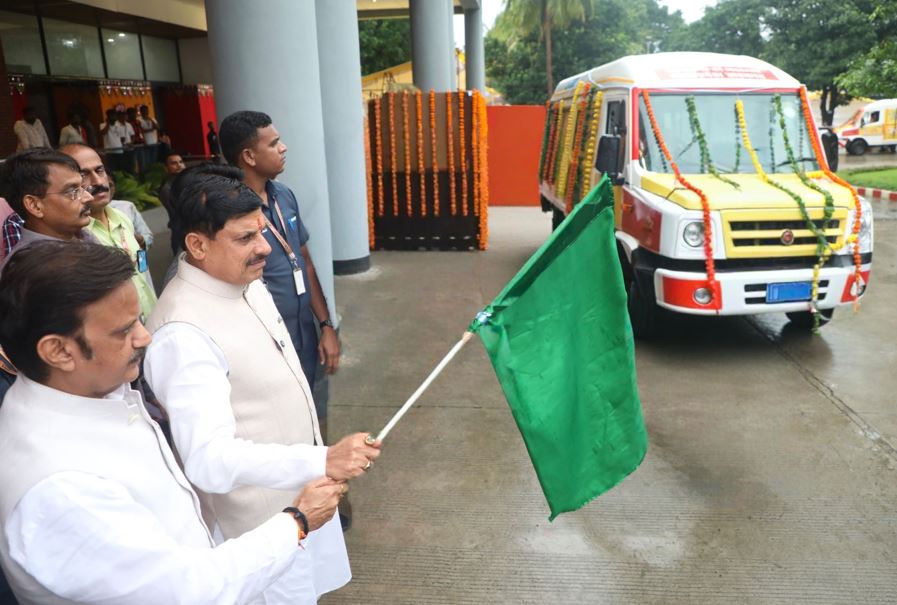 सेवा के संकल्प से प्रारंभ की नि:शुल्क शव वाहन सेवा: मुख्यमंत्री डॉ. यादव, मुख्यमंत्री डॉ. यादव ने जिलों के लिए भिजवाए वाहन, प्रदेश के सभी जिलों के लिये 148 वाहनों की व्यवस्था