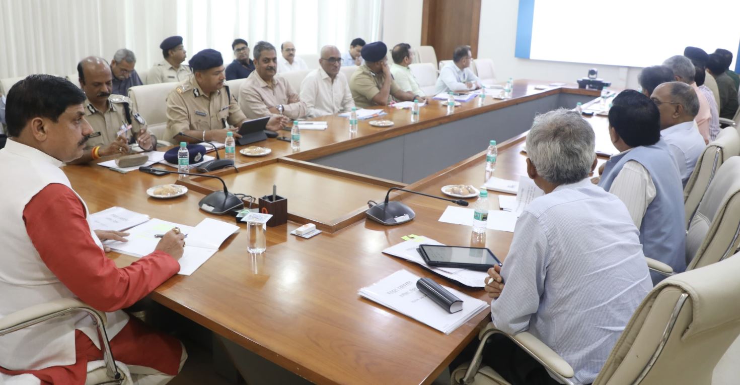 अपराध कैसे भी हों पुलिस त्वरित एक्शन सुनिश्चित करे : मुख्यमंत्री डॉ. यादव, नक्सल प्रभावित क्षेत्रों में जनविश्वास की भावना मजबूत करने के निरंतर हों प्रयास, मुख्यमंत्री डॉ. यादव ने ली कानून व्यवस्था पर उच्चस्तरीय बैठक