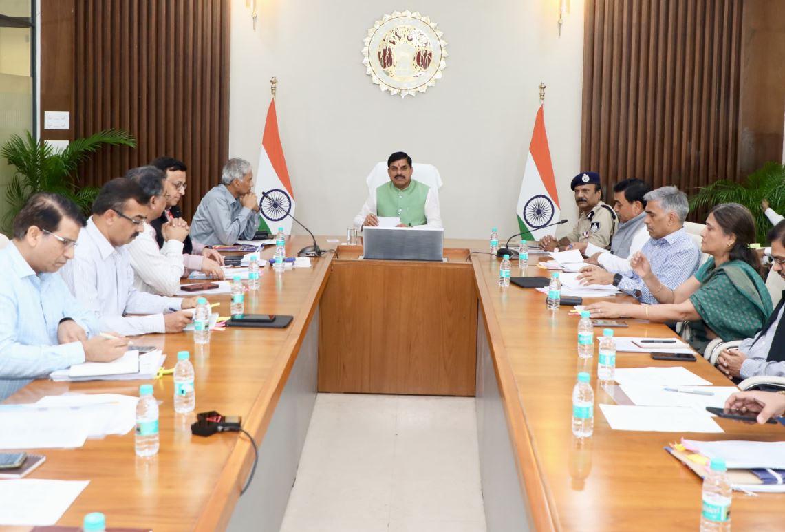 सजग रहें, एहतिहात बरतें, वर्षा प्रभावितों के भोजन-पानी, रहवास और दवा सबकी व्यवस्था करें : मुख्यमंत्री डॉ. यादव