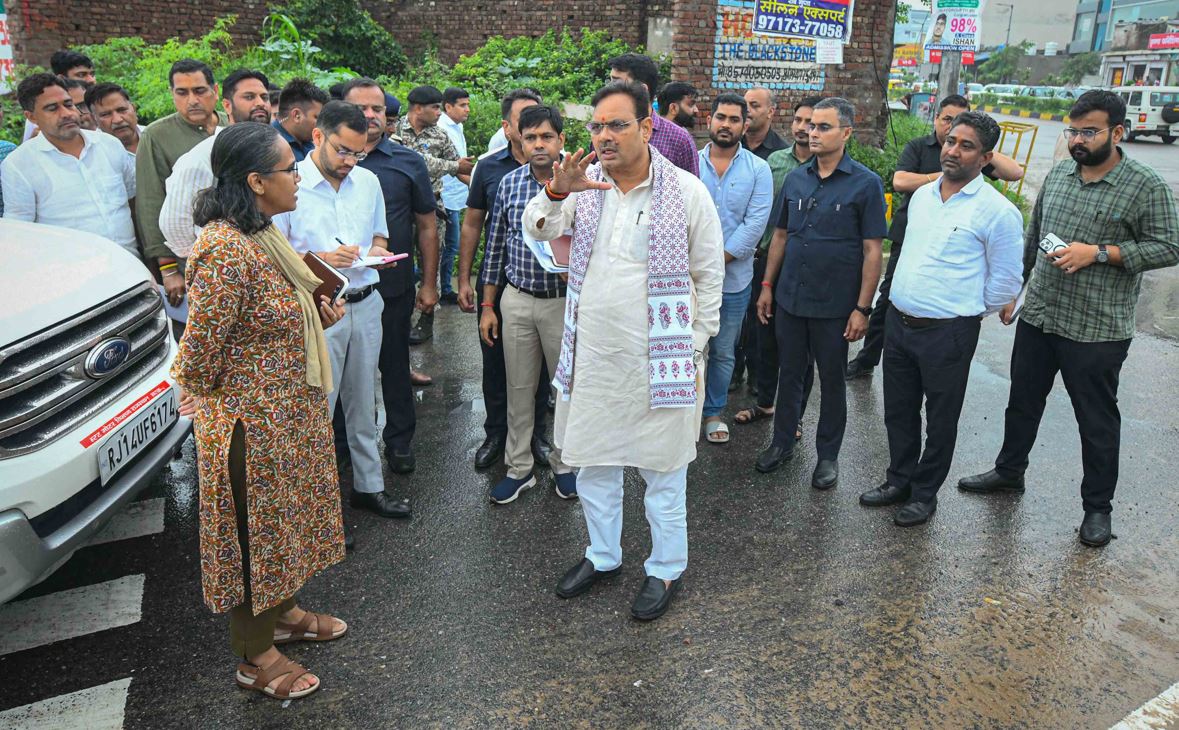 मुख्यमंत्री श्री भजनलाल शर्मा ने जयपुर शहर का किया सघन निरीक्षण, बारिश से उत्पन्न स्थिति का लिया जायजा— आमजन से लिया फीडबैक, अधिकारियों को क्षतिग्रस्त सड़कों की मरम्मत के दिए निर्देश