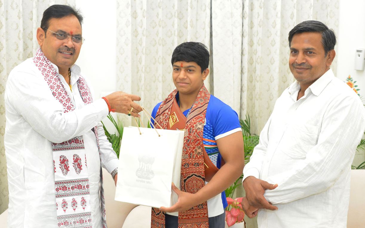 अश्विनी विश्नोई ने कुश्ती में गोल्ड जीतकर बढ़ाया राजस्थान का मान- मुख्यमंत्री