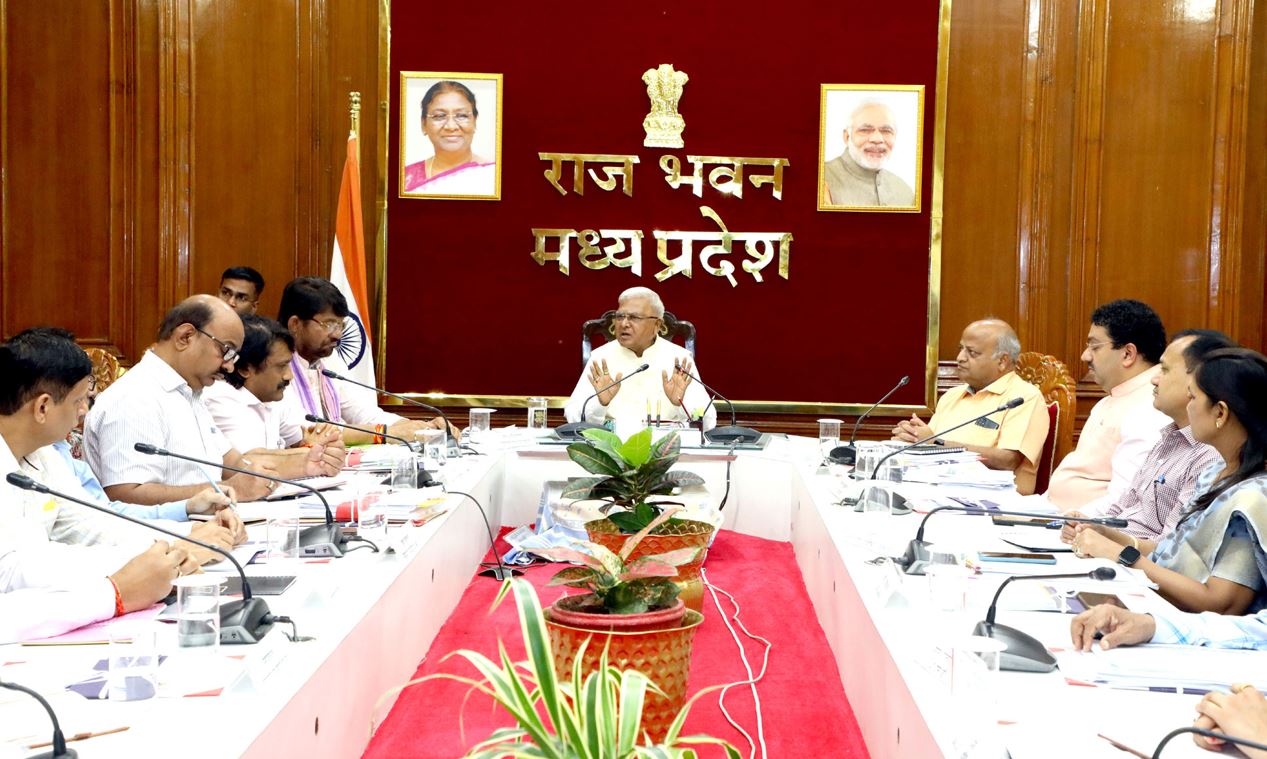 योजना के प्रभावी क्रियान्वयन के लिए अधिकारियों की जिम्मेदारी तय हो : राज्यपाल श्री पटेल, राज्यपाल ने की मुख्यमंत्री दुधारू पशु प्रदाय योजना की समीक्षा