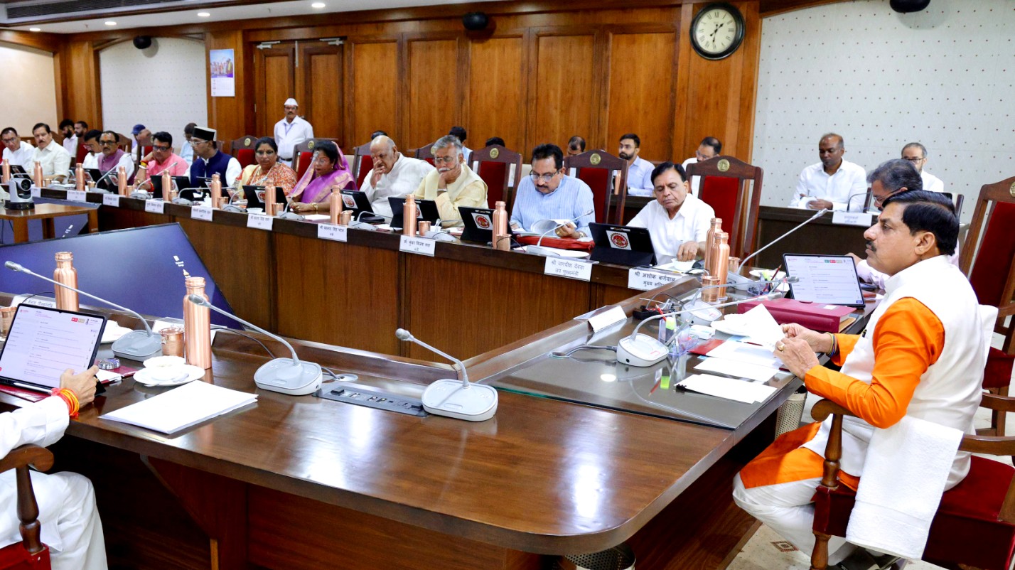 5 हजार से अधिक किसानों के हित में बड़ा निर्णय, कवच योजना को मंजूरी, मुख्यमंत्री डॉ. यादव की अध्यक्षता में मंत्रि-परिषद की बैठक में लिये गए निर्णय